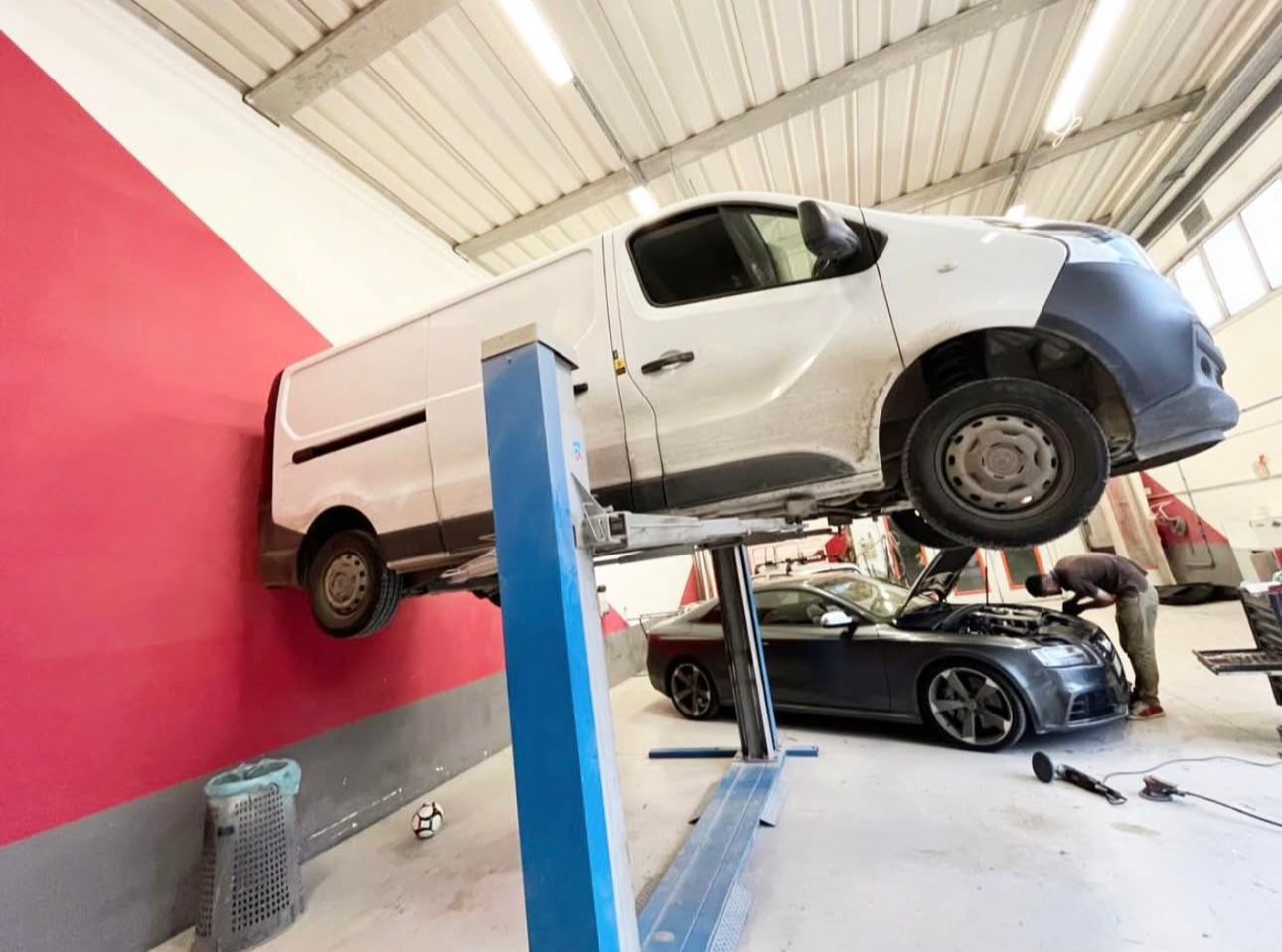 Lavoro professionale di riparazione auto 7