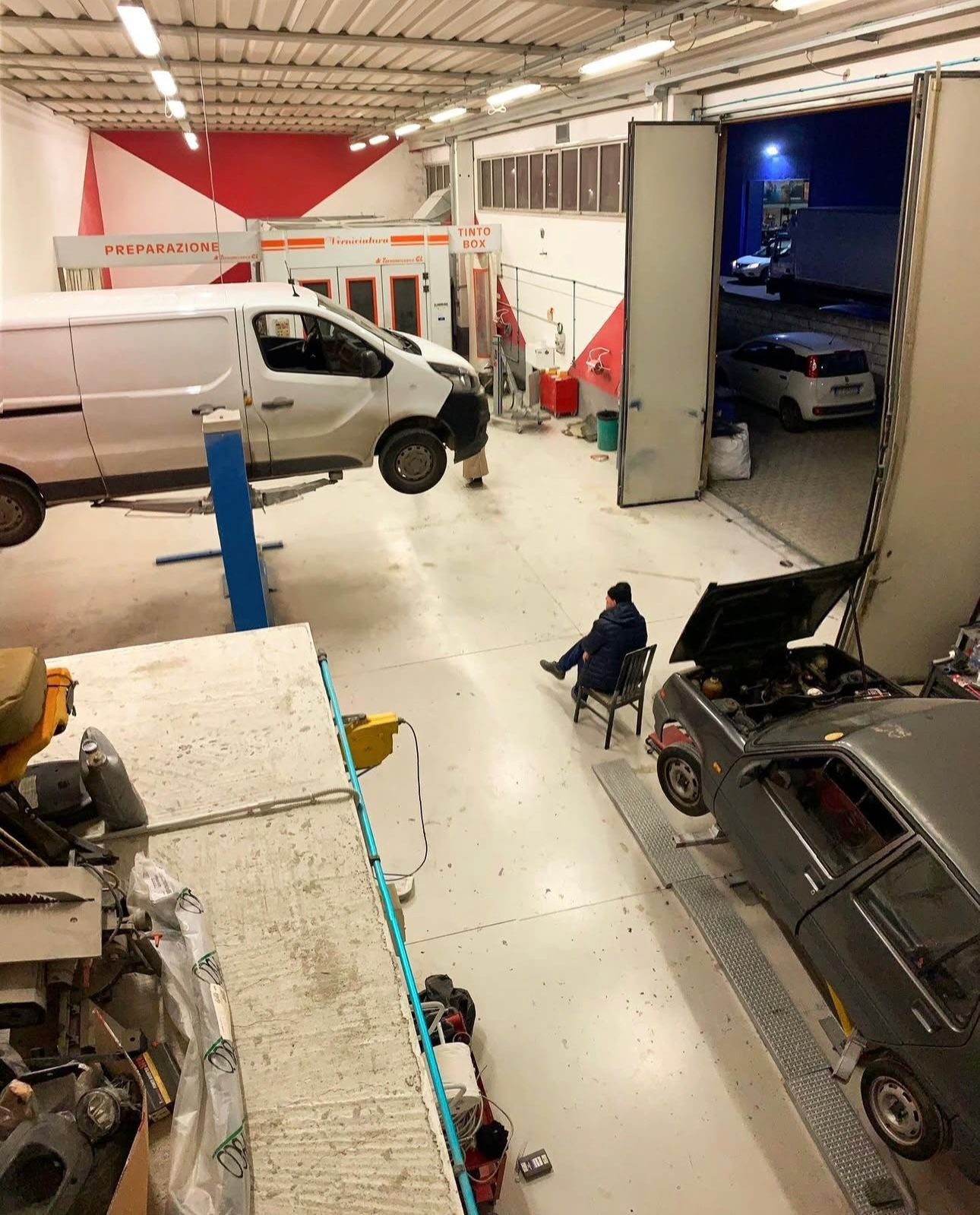 Lavoro professionale di riparazione auto 9